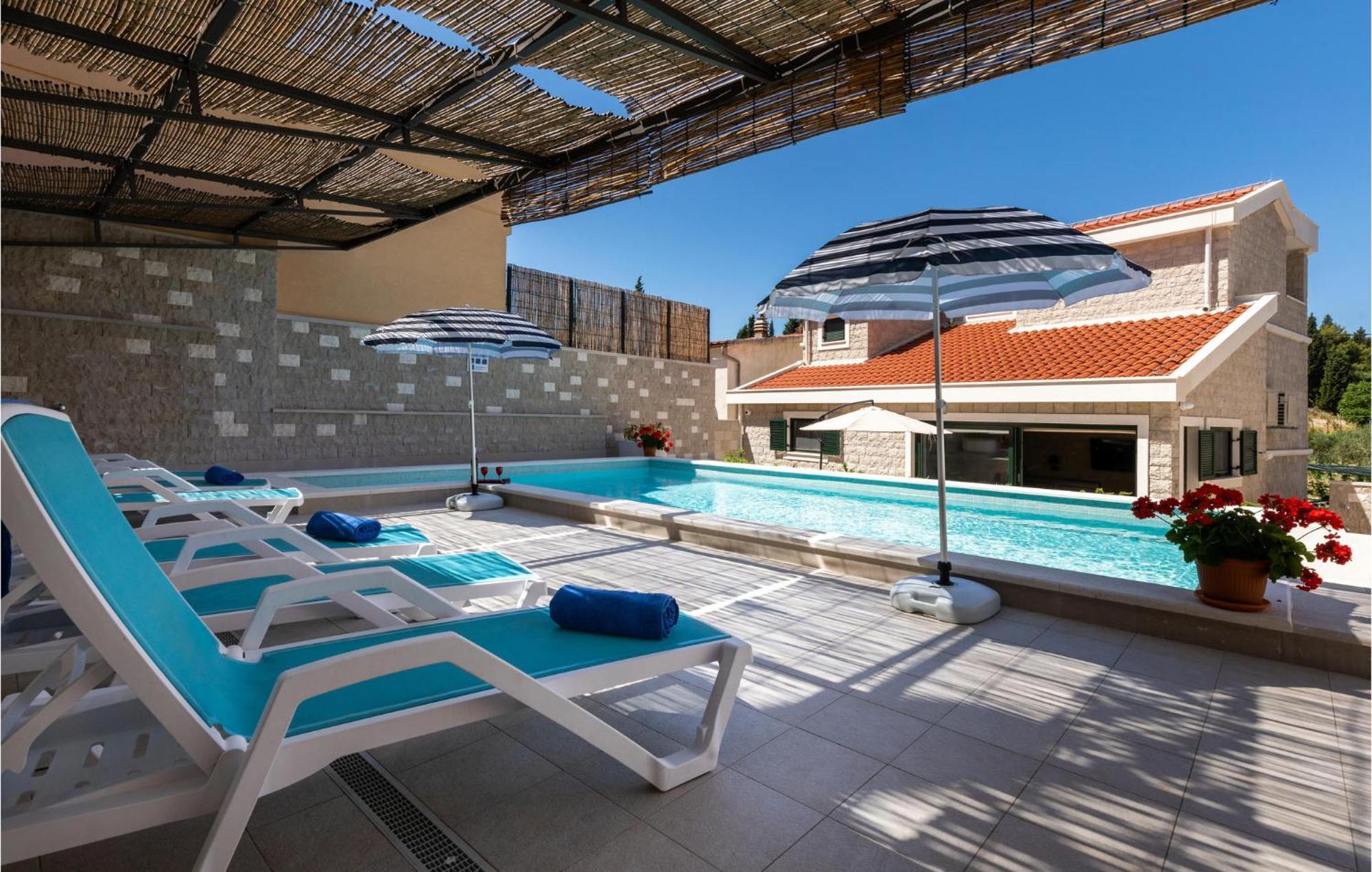 Lovely Home In Klek With House A Panoramic View Exterior photo